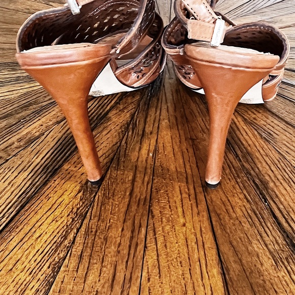 Vince Camuto Korthina Whiskey Gold Caged Ankle Shootie Herl Sandal size 7.5 - Picture 6 of 8